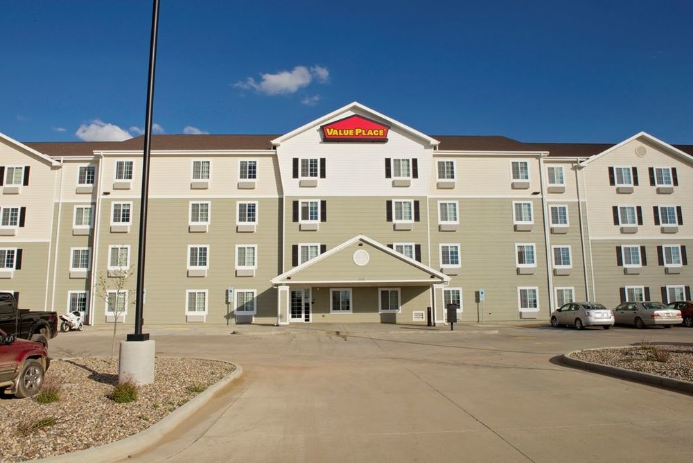 Baymont By Wyndham Dickinson Hotel Exterior photo
