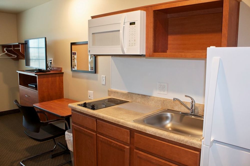 Baymont By Wyndham Dickinson Hotel Room photo