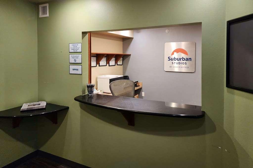 Baymont By Wyndham Dickinson Hotel Interior photo